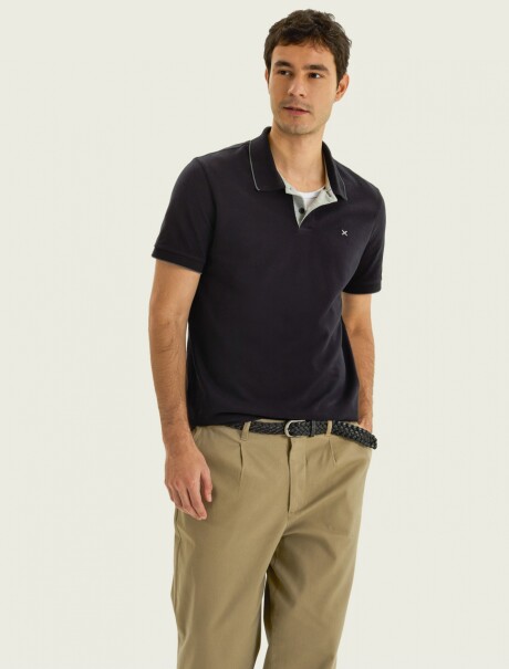 CAMISA DE CUELLO CON BORDADO NEGRO