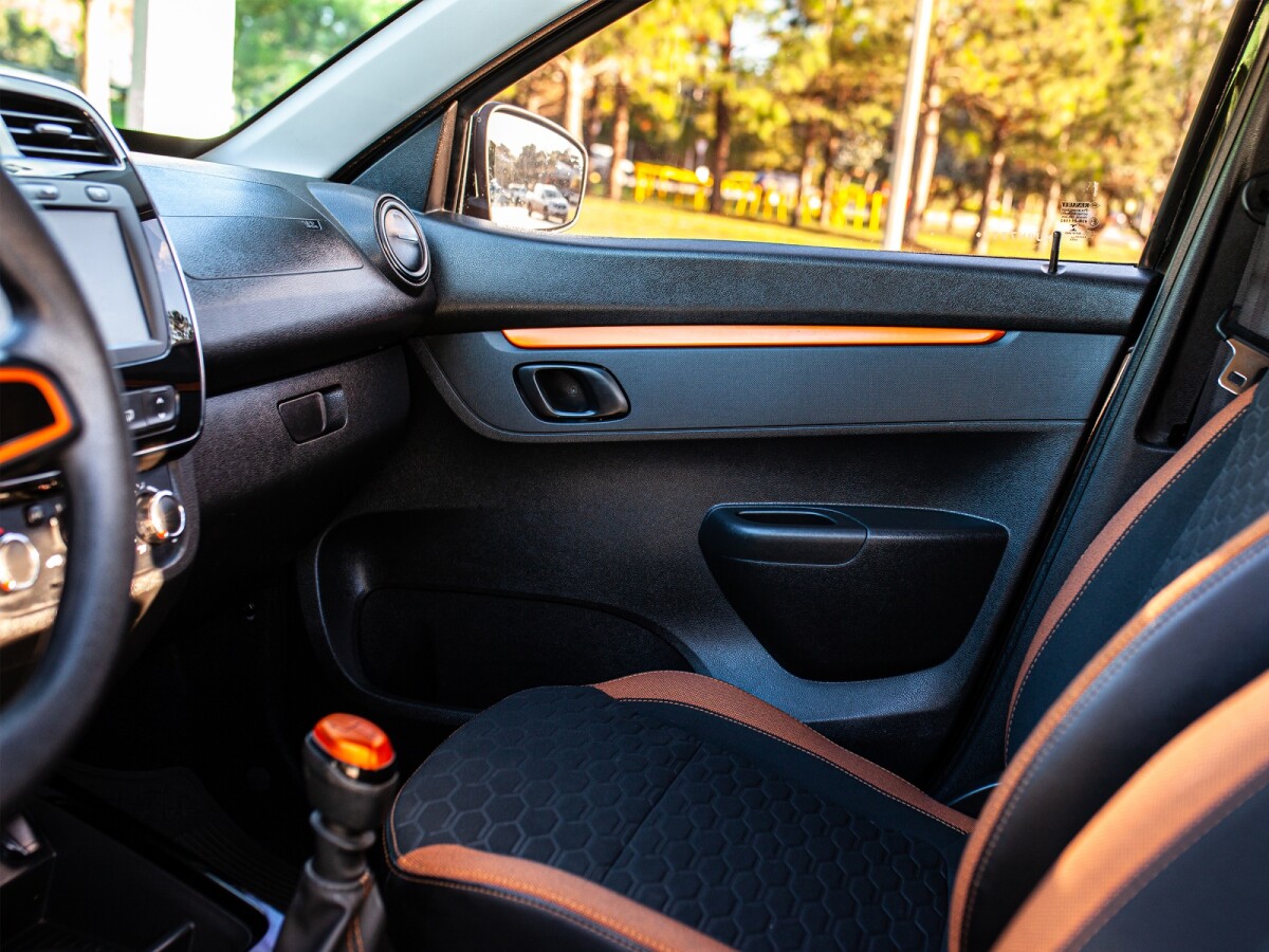 Renault Kwid Outsider Extra Full 1.0 | Permuta / Financia Renault Kwid Outsider Extra Full 1.0 | Permuta / Financia