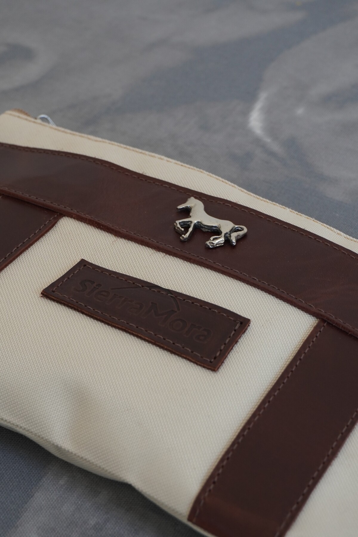 Sobre Cartuchera Mustang Chocolate / Hielo