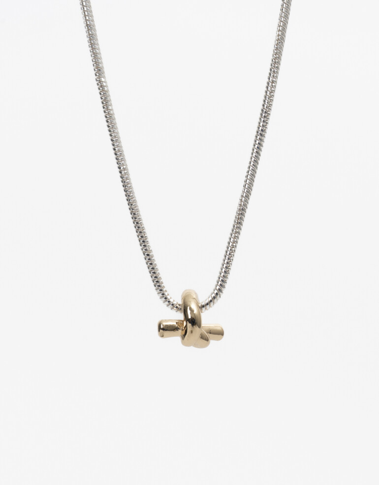 Cadena Corta con Dije Metal Collar Con Dije Nudo Biplating - Dorado