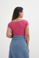 Remera off shoulder mangas cortas FUCSIA