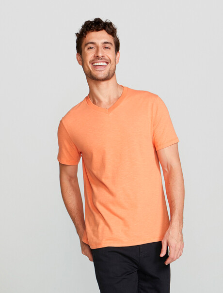CAMISETA BÁSICA MODELO SLIM EN FLAMÉ NARANJA