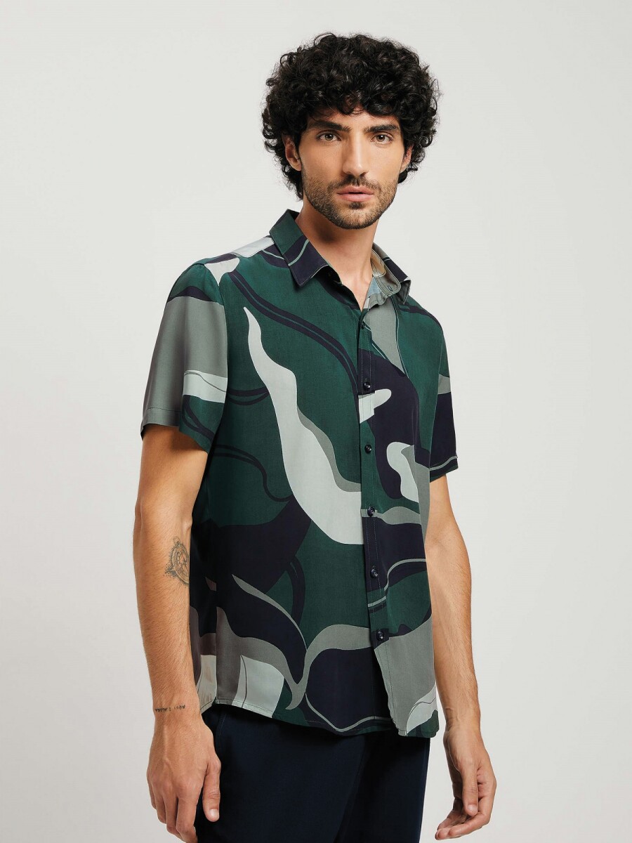 CAMISA ESTAMPADA MODELO COMFORT - VERDE 