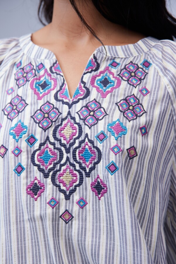 Blusa Bordada AZUL/MULTI