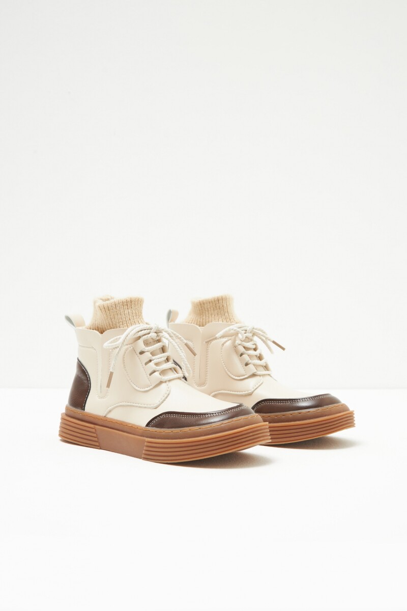 Botin acordonado - beige — Lolita