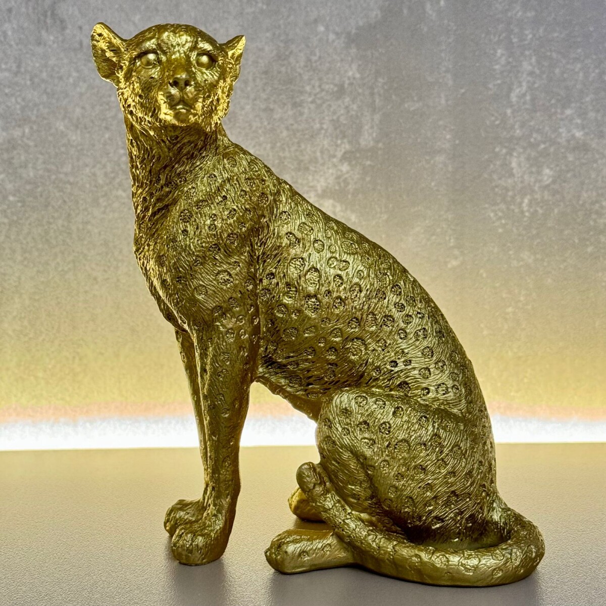 Escultura Leopardo Dorado Resina Altura 16cm x Largo 12cm x Ancho 9cm 