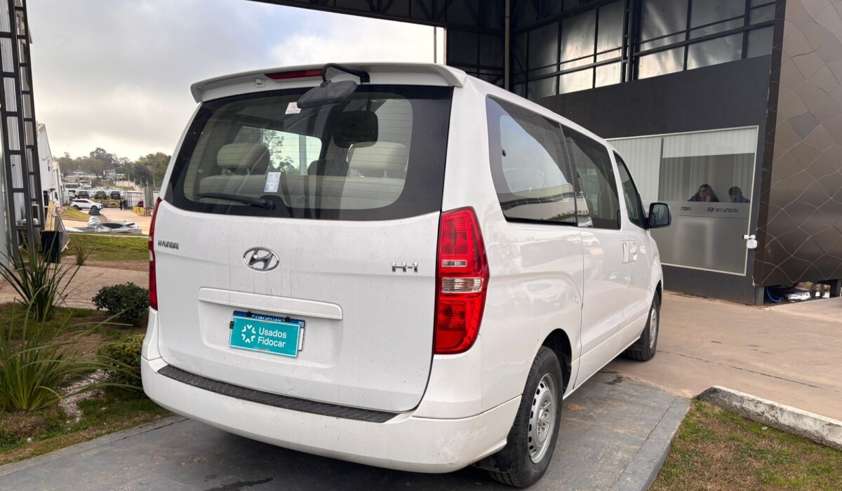 Hyundai H1 12 Plz MiniBus GLS Diesel - 2014 Hyundai H1 12 Plz MiniBus GLS Diesel - 2014