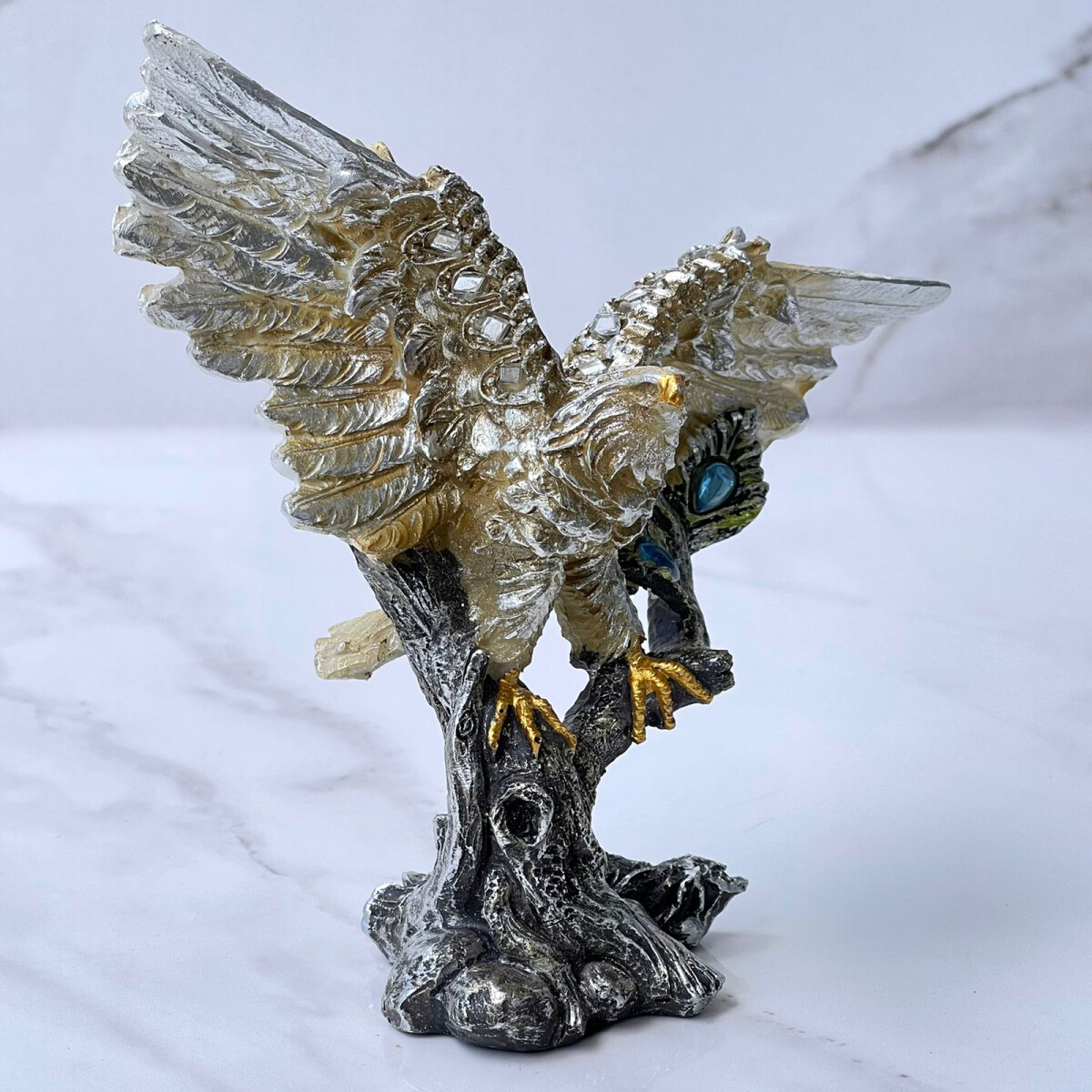 Águila Decorativa Resina Alto 15cm x Largo 15cm 