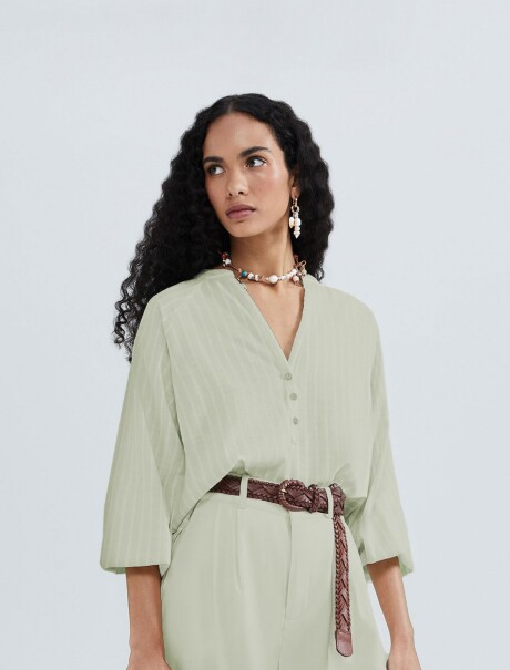 BLUSA A RAYAS CON BOTONES VERDE
