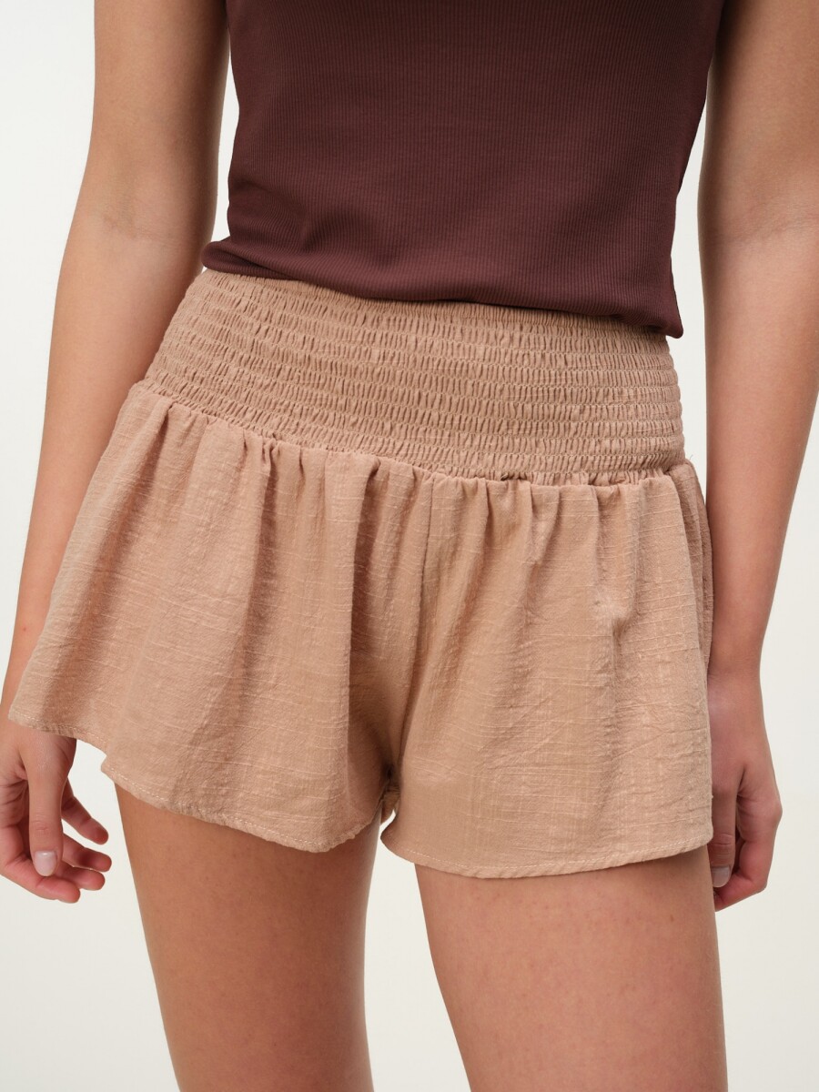 Short Liviano Frunces - Tostado 