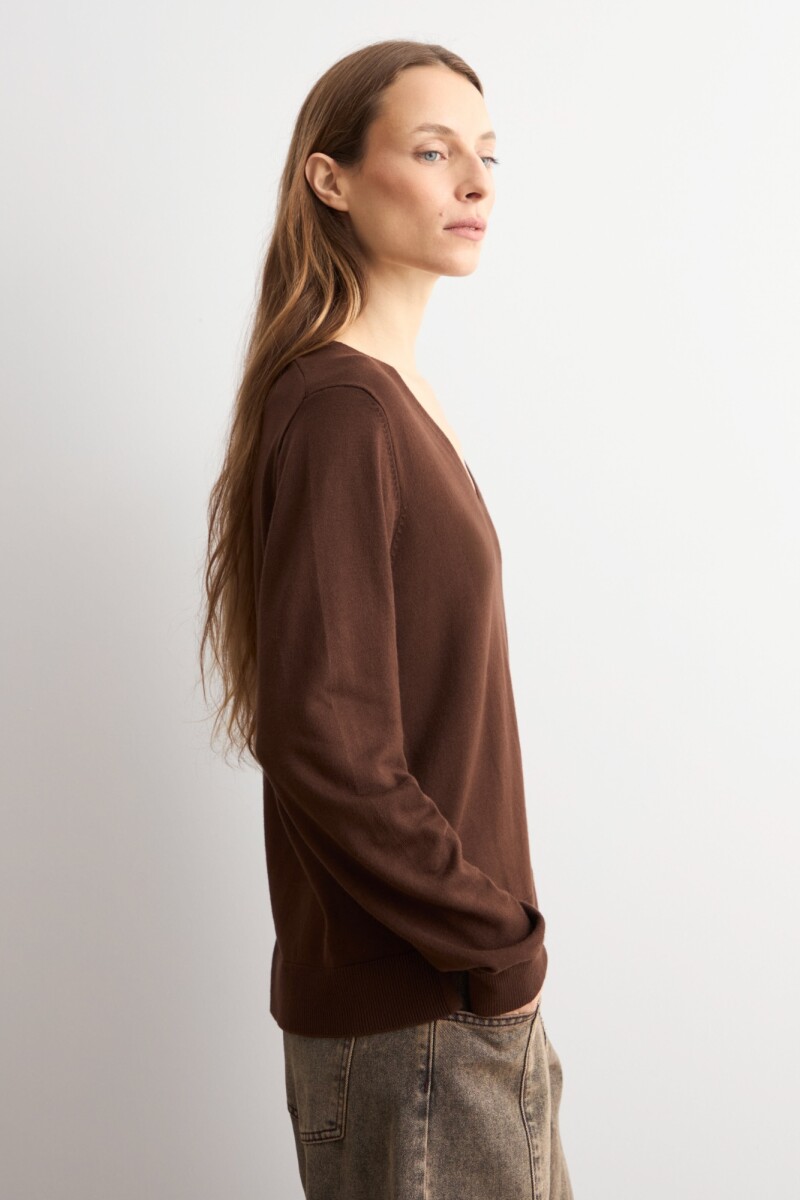 Sweater básico escote V chocolate