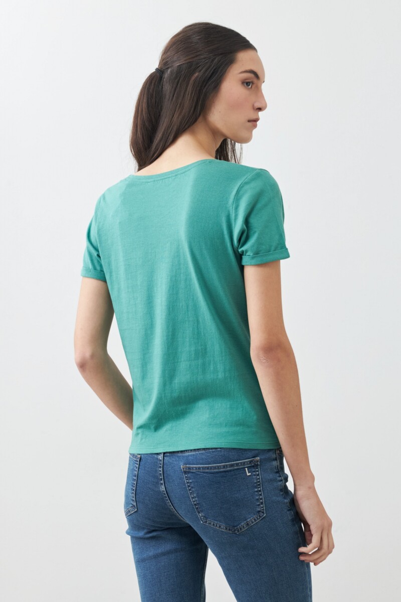Remera escote en V verde