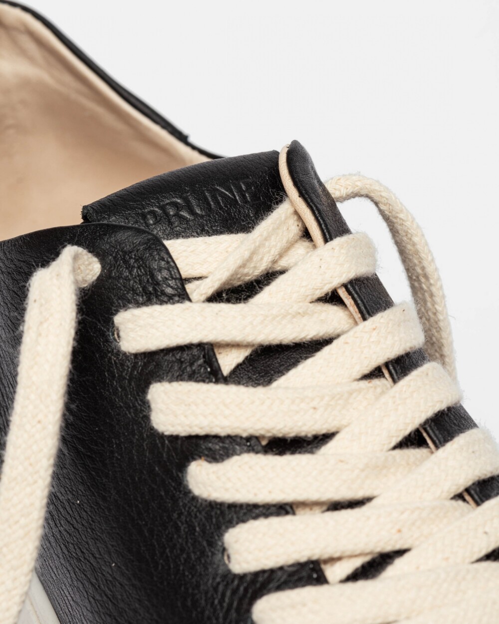 Zapatilla Helen Camel Negro