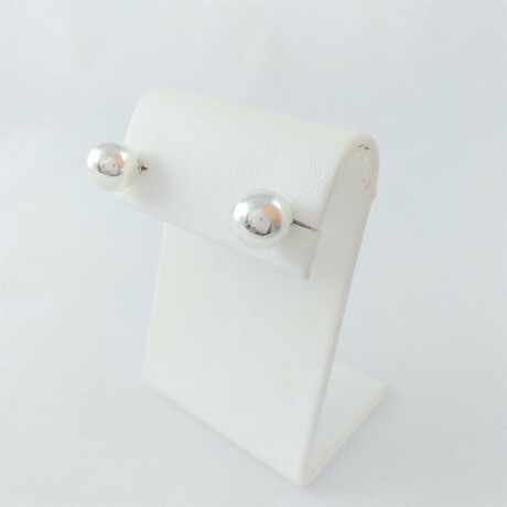Caravanas de plata 925, perla en plata de 8 mm., sistema de perno y mariposa a presión. Caravanas de plata 925, perla en plata de 8 mm., sistema de perno y mariposa a presión.