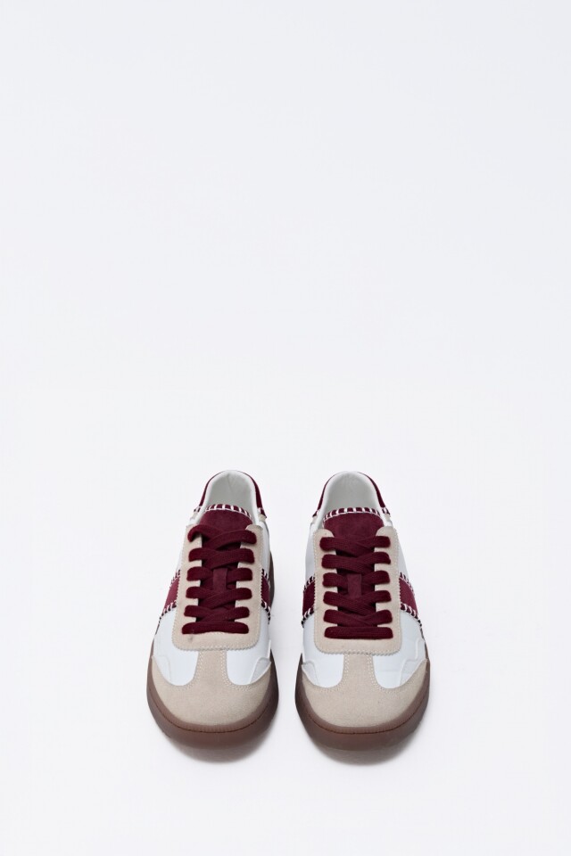 Zapatilla con bordado beige