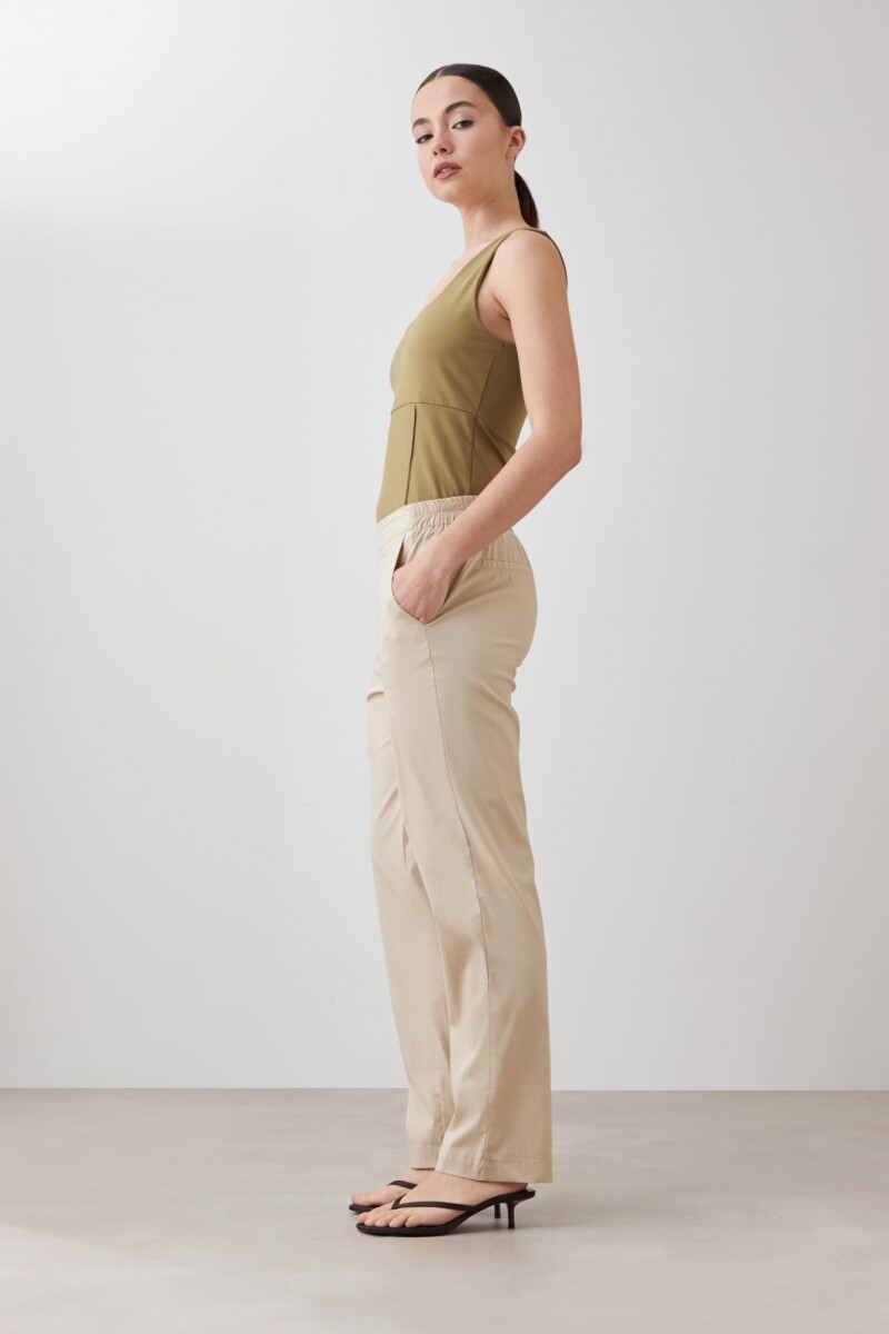 Pantalón recto beige