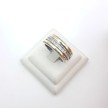 Anillo de plata 925 , double en oro 18 ktes y circonias. Anillo de plata 925 , double en oro 18 ktes y circonias.