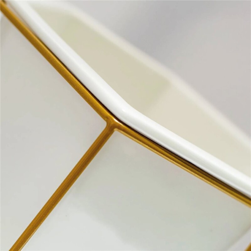 MACETA CERAMICA HEXA C/BASE D17x20CM BLANCO/DORADO MACETA CERAMICA HEXA C/BASE D17x20CM BLANCO/DORADO