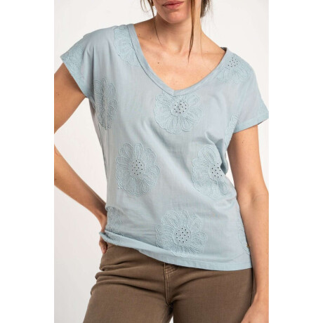 Remera Bordada Alodon Flame Celeste