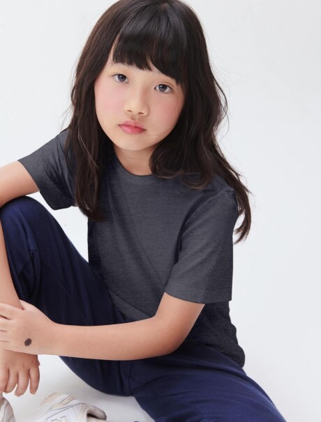 CAMISETA BÁSICA INFANTIL MANGA CORTA GRIS OSCURO
