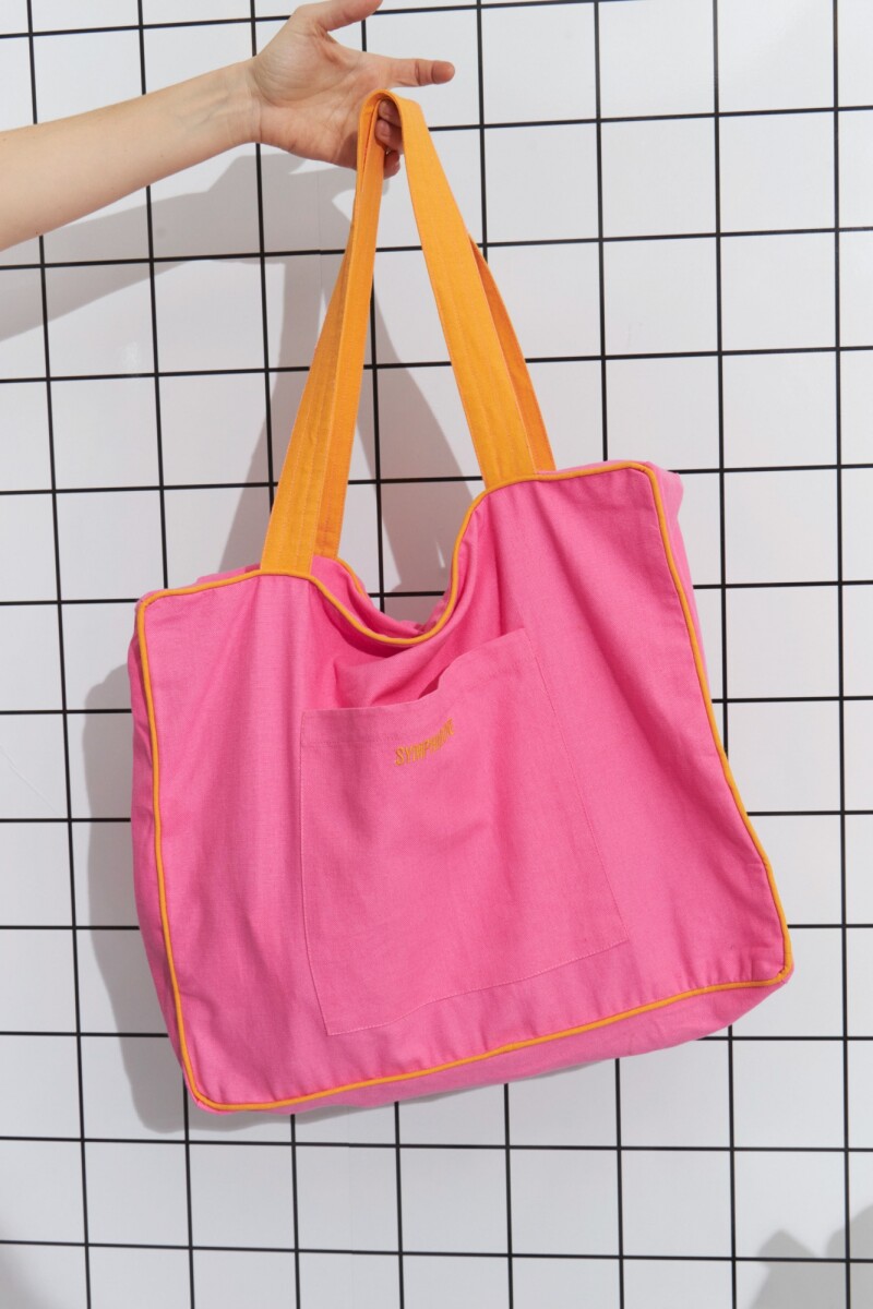 Bolso con vivos en contrastes fucsia