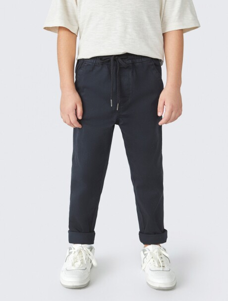PANTALÓN INFANTIL CON CORDÓN NEGRO