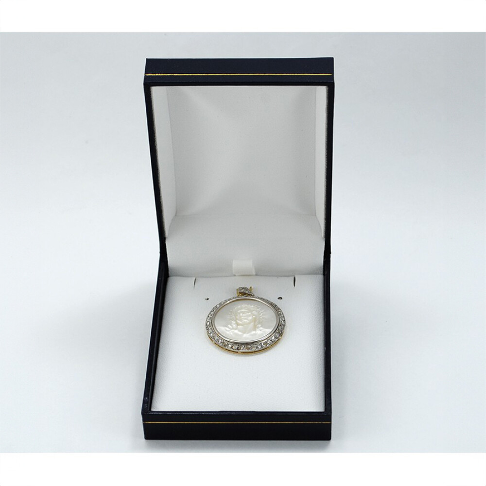 Medalla estilo antiguo, platino, oro 18K, diamantes y nácar cristo Medalla estilo antiguo, platino, oro 18K, diamantes y nácar cristo