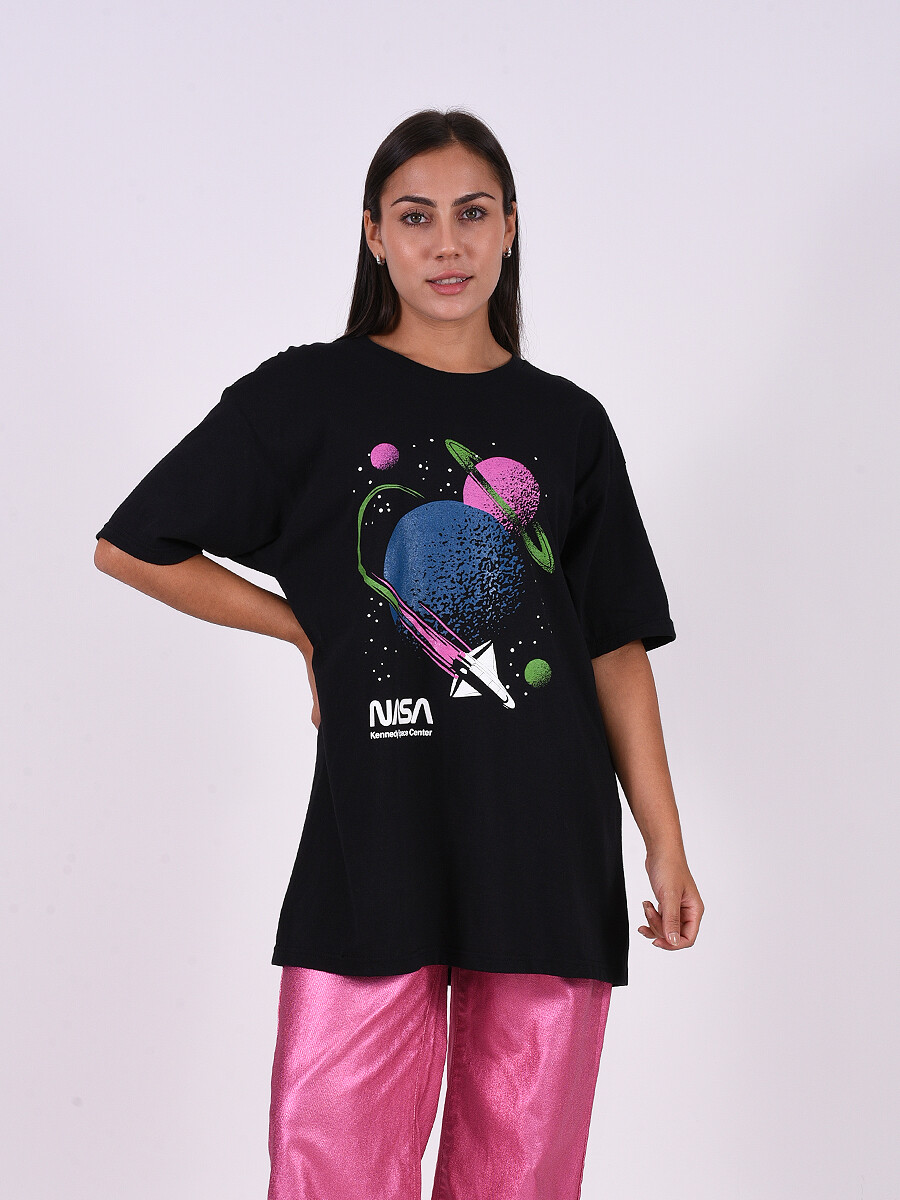 REMERA SPACE - NEGRO 