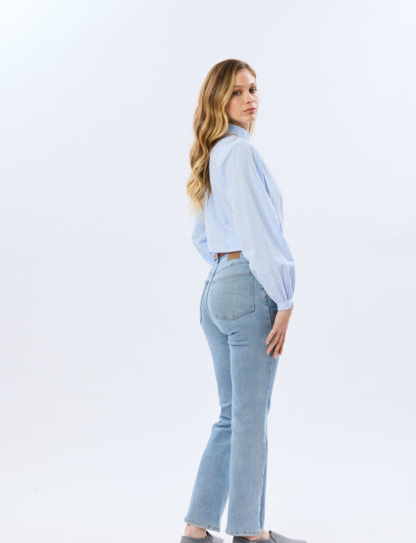 PANTALÓN DE JEAN RECTO Celeste