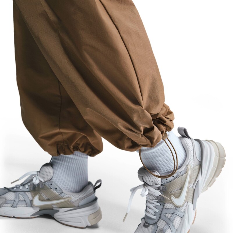 Pantalón Nike Sportswear Everything Wovens de Mujer Crema
