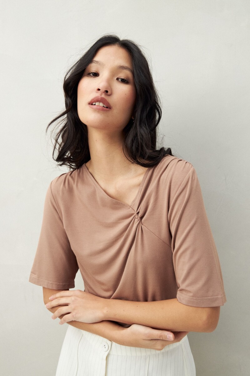 REMERA TRAVIS Visón