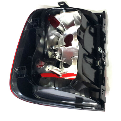 FAROL VOLKSWAGEN SAVEIRO G7 2016/ TRASERO DERECHO - FAROL VOLKSWAGEN SAVEIRO G7 2016/ TRASERO DERECHO -