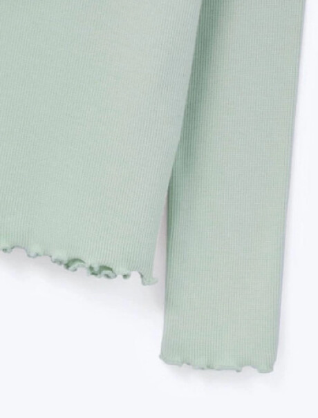 BLUSA INFANTIL CON BORDADO VERDE