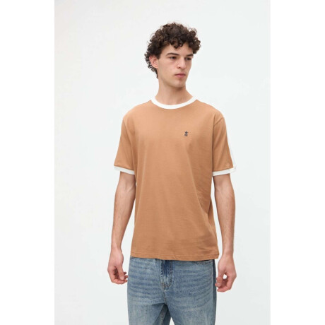 Remera Holst Tostado