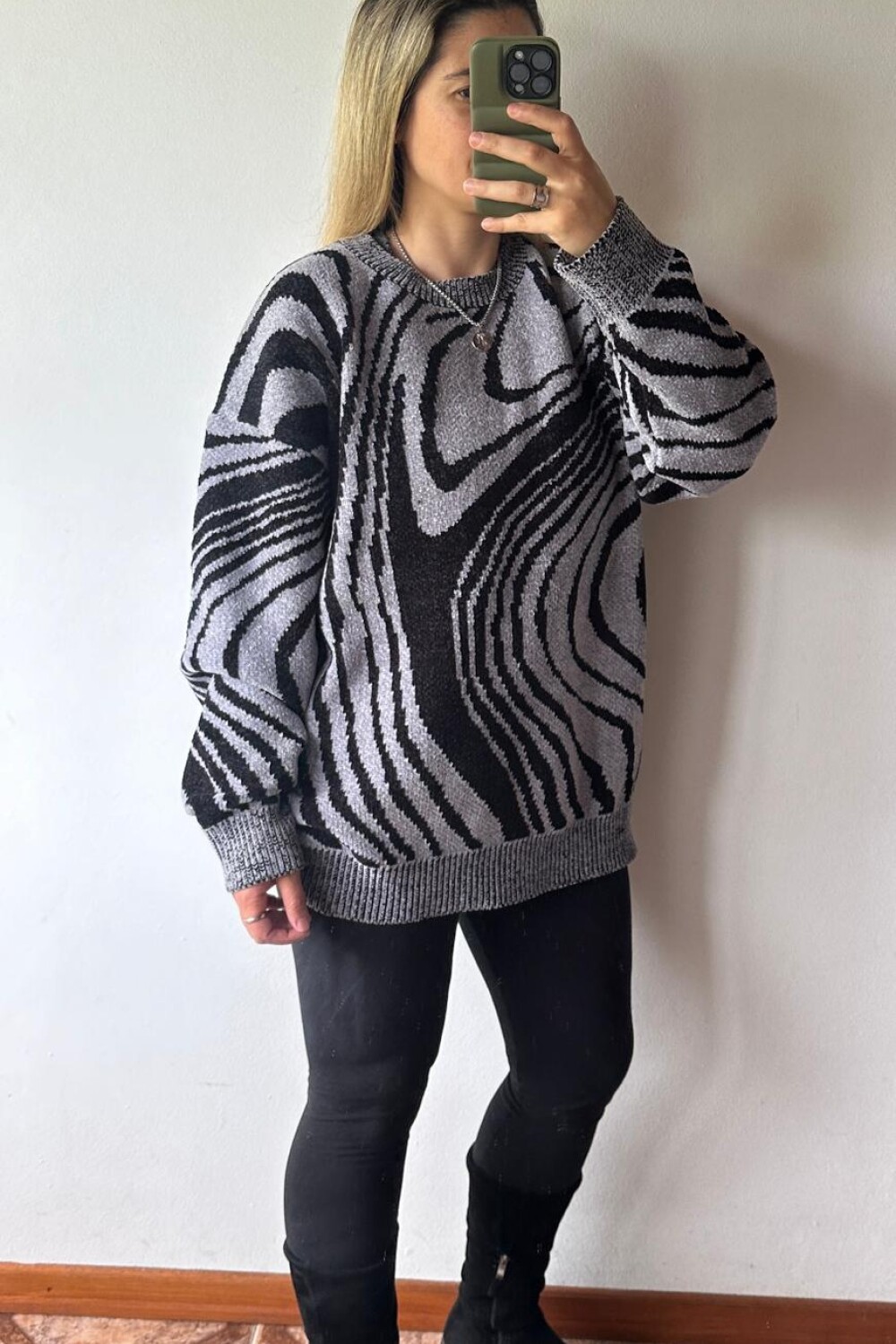 Buzo Zebra Negro y gris