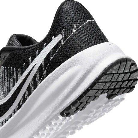 NIKE RUN DEFY Black