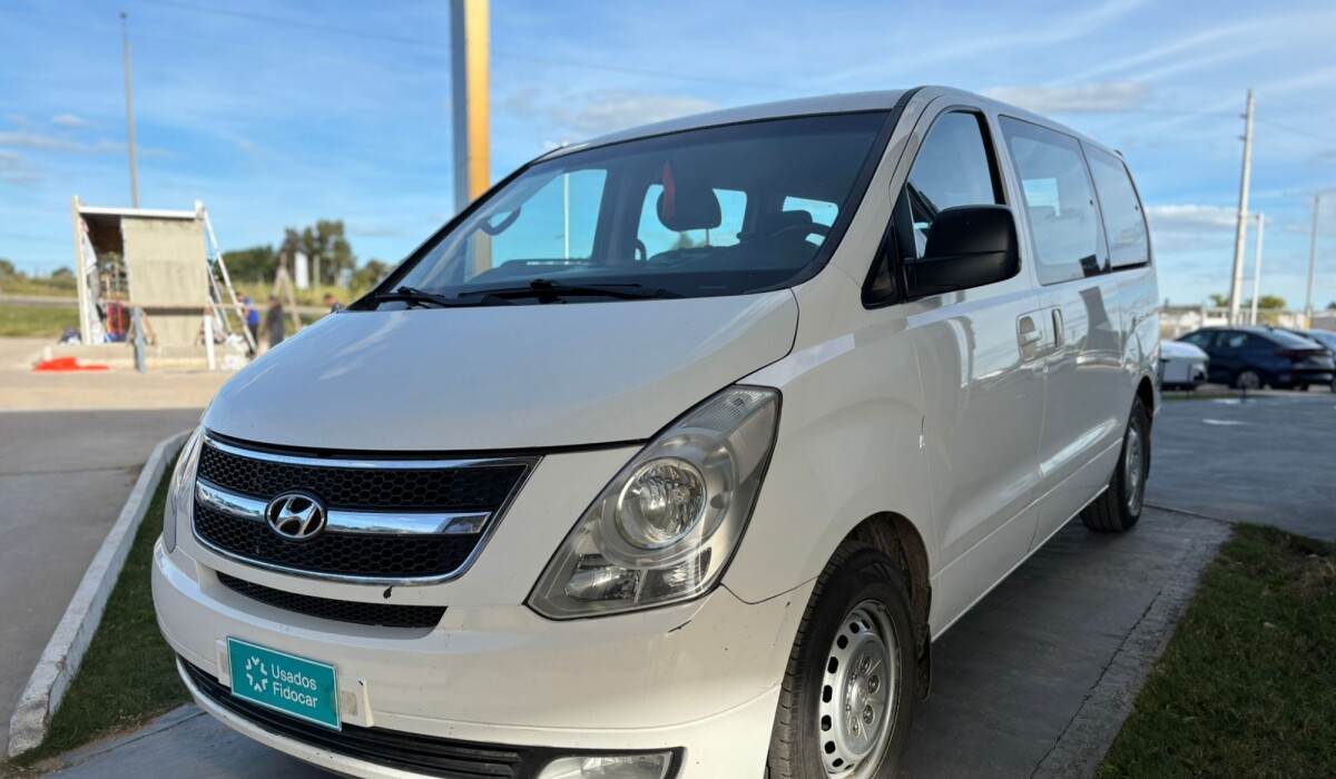 Hyundai H1 12Plz Minibus Diesel - 2014 Hyundai H1 12Plz Minibus Diesel - 2014