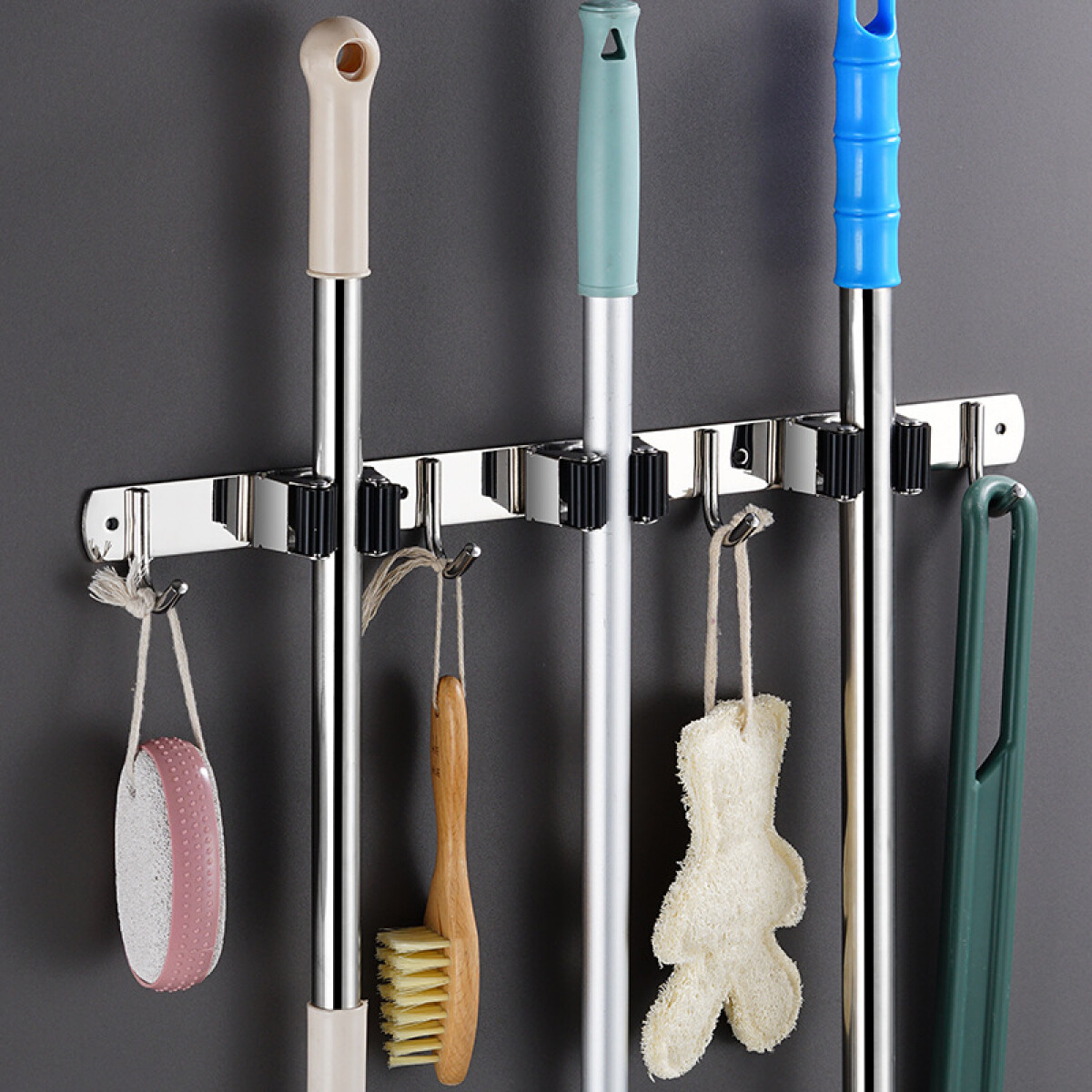 Soporte para escoba acero inoxidable con ganchos 