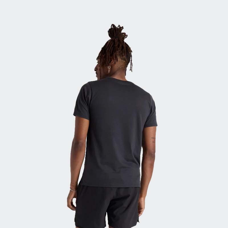 Remera New Balance Essentials Negro