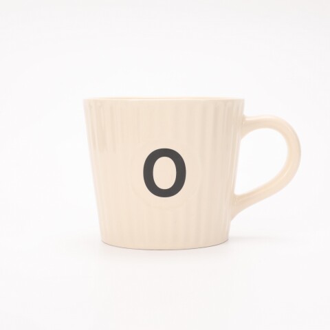 TAZA DE CERÁMICA ACANALADA CON LA LETRA O (380 ML/BEIGE) TAZA DE CERÁMICA ACANALADA CON LA LETRA O (380 ML/BEIGE)
