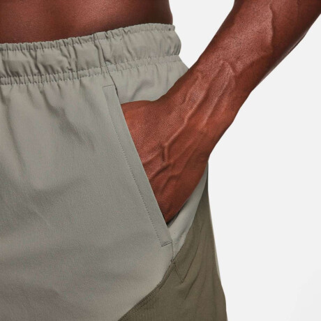 Short Nike Dri-Fitadv Npt 6 In de Hombre Gris