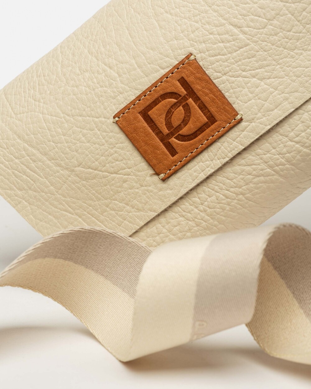 Mini bag Nina en cuero graneado Cotton