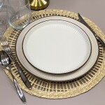 PLATO DE POSTRE D20CM LINEAS CREMA BORDE NEGRO PLATO DE POSTRE D20CM LINEAS CREMA BORDE NEGRO