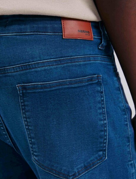 BERMUDA DE JEAN MODELO REGULAR AZUL