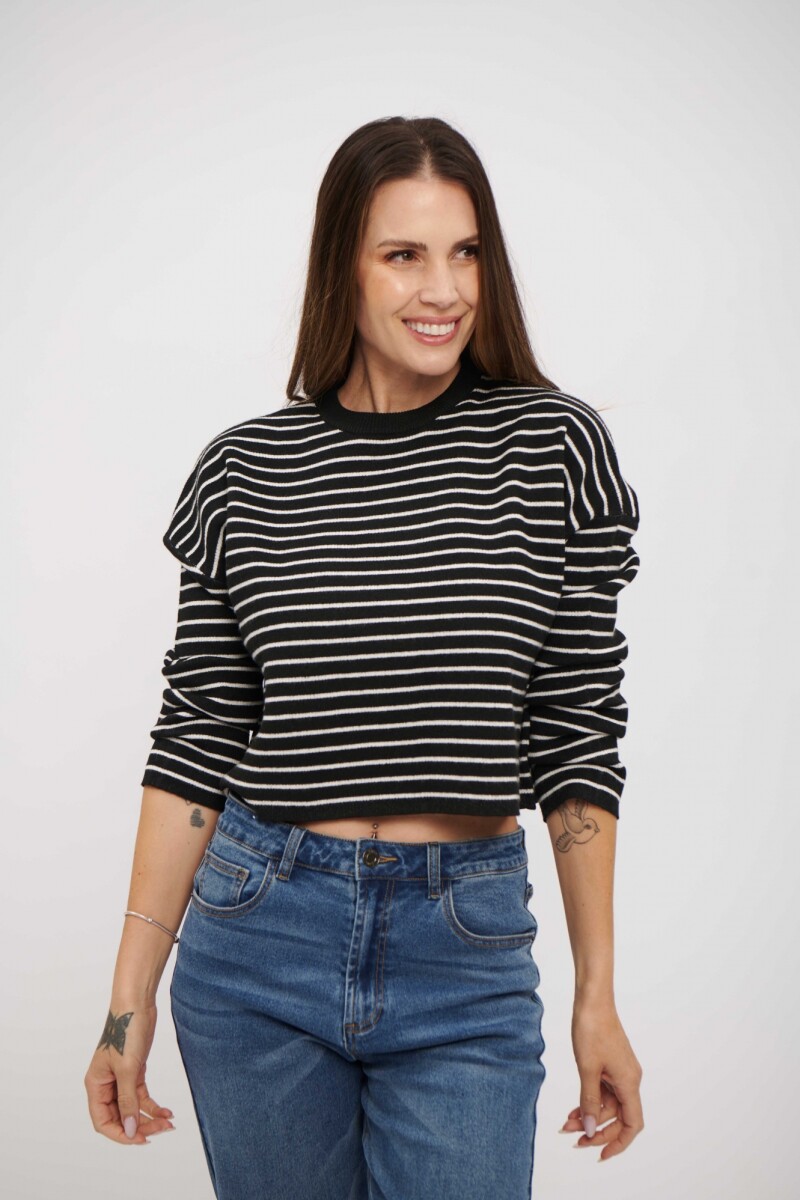 BUZO NUMA NEGRO Y BLANCO