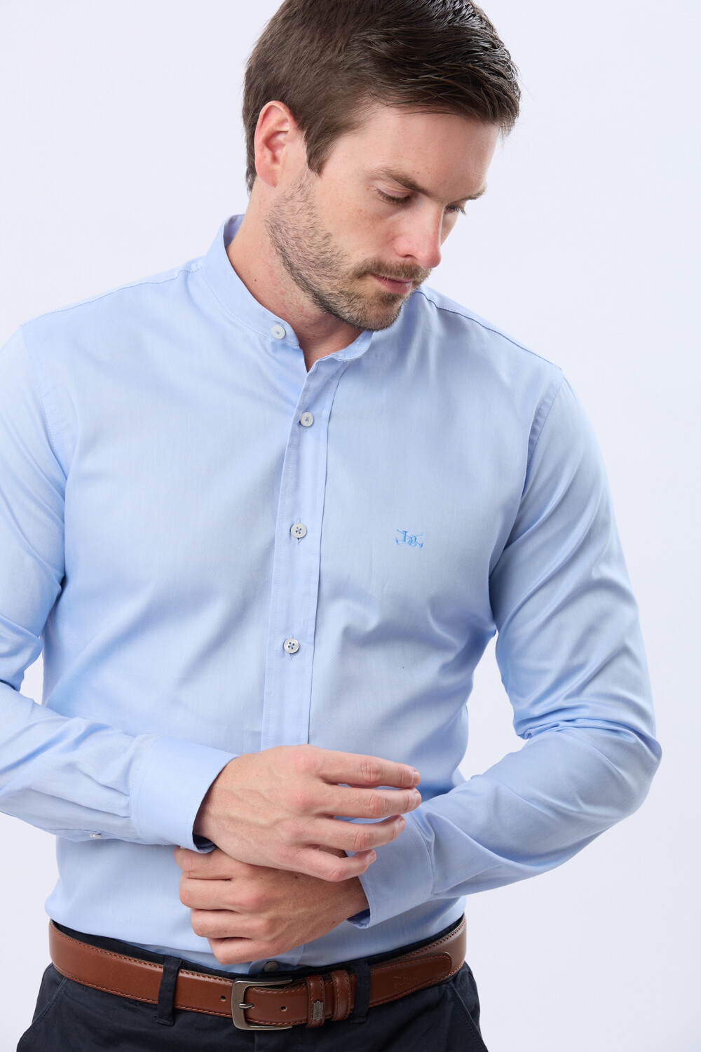 CAMISA LISA CUELLO MAO Celeste