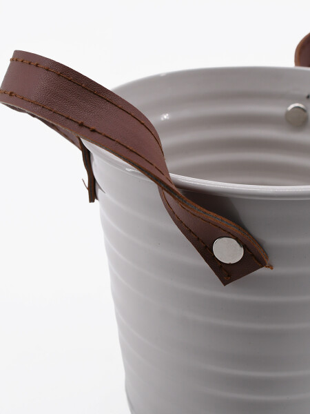 MACETA DE METAL NUMA CRUDO