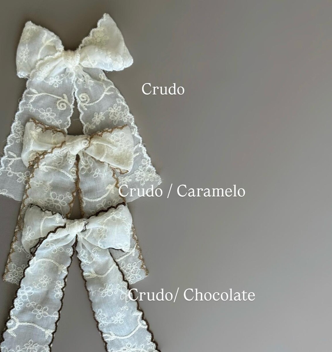 Moñas Lazo Bordadas Con Pinza - Crudo / Caramelo 