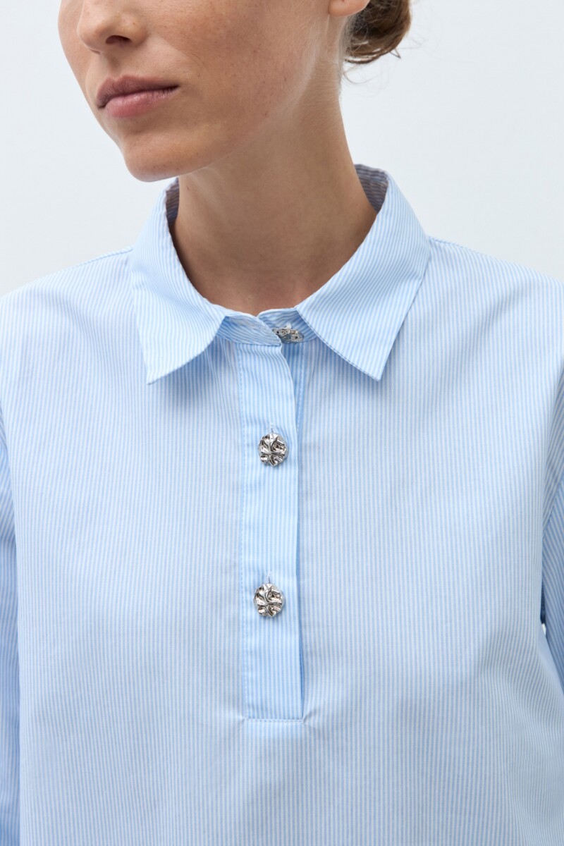 Blusa rayada cuello camisa celeste