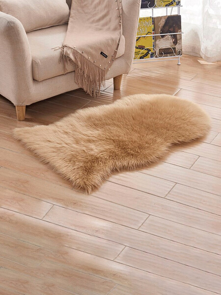 ALFOMBRA DE PELO SINTÉTICO BEIGE